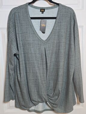 Lee 1X Heathered Light Blue Top with Gold Logo Tag